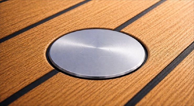 A large flat screw on wooden surface similar to boat. The  hidden torx hold is almost invisible.