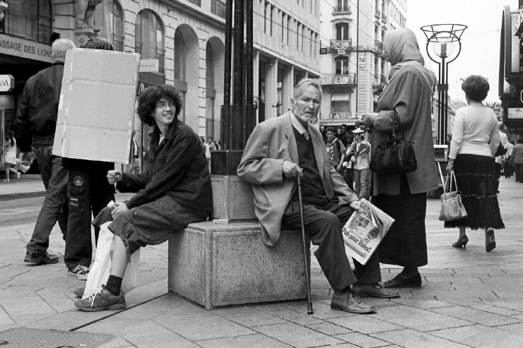 Candid photography by Grégoire Saunier