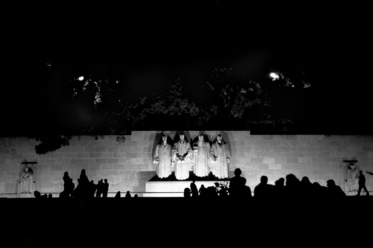 Candid photography by Grégoire Saunier